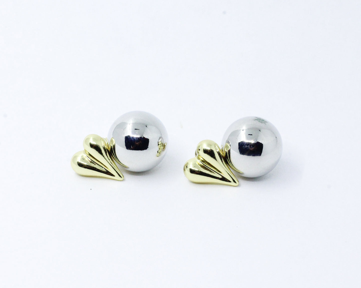 Aretes Dorado Esfera Corazón