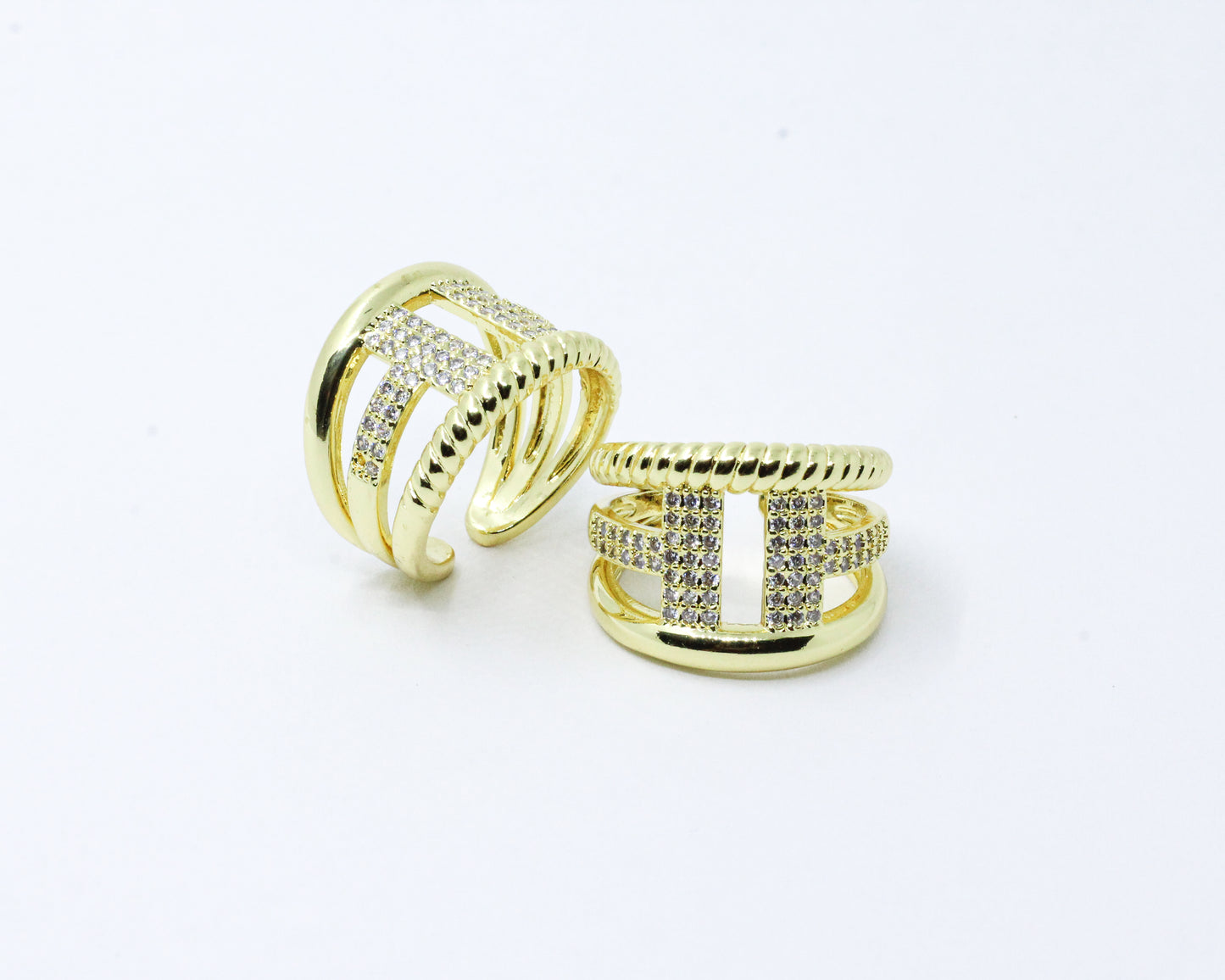 Anillo dorado brillo entorchado