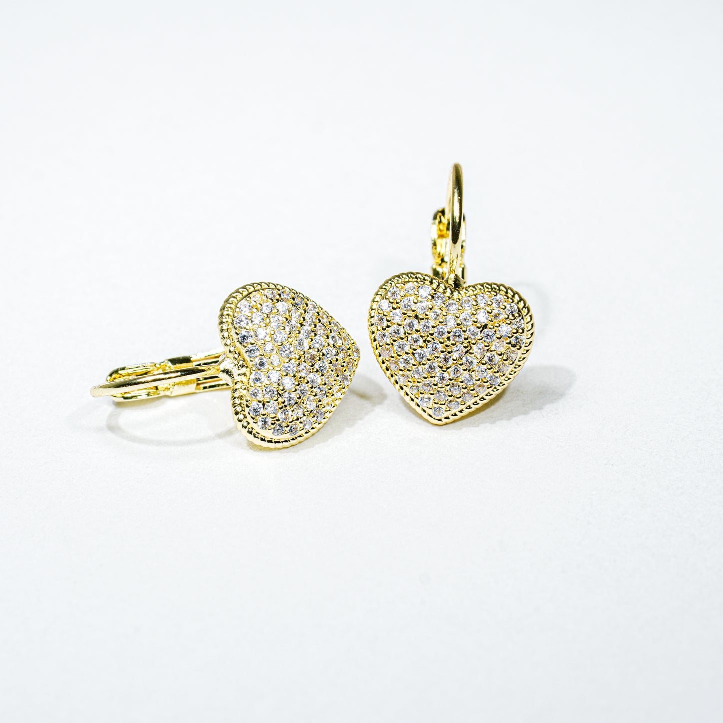 Arete corazón brillante