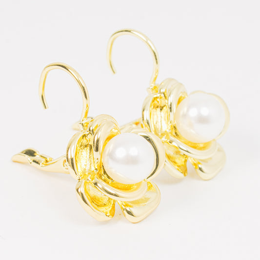 Arete flor perla