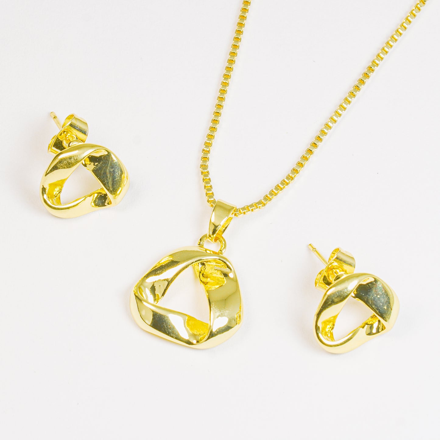 Set Aros Entrelazados Dorados