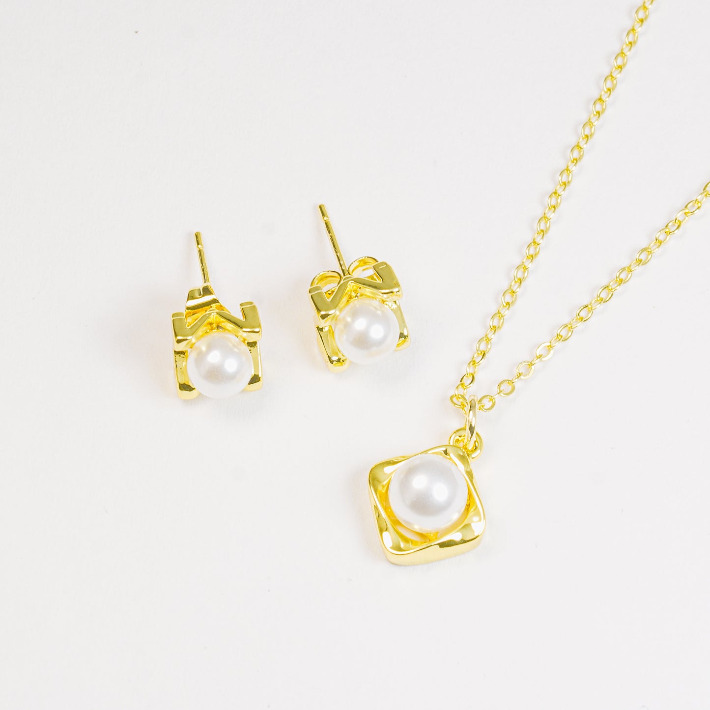 Set Perla En Montura Geometrica