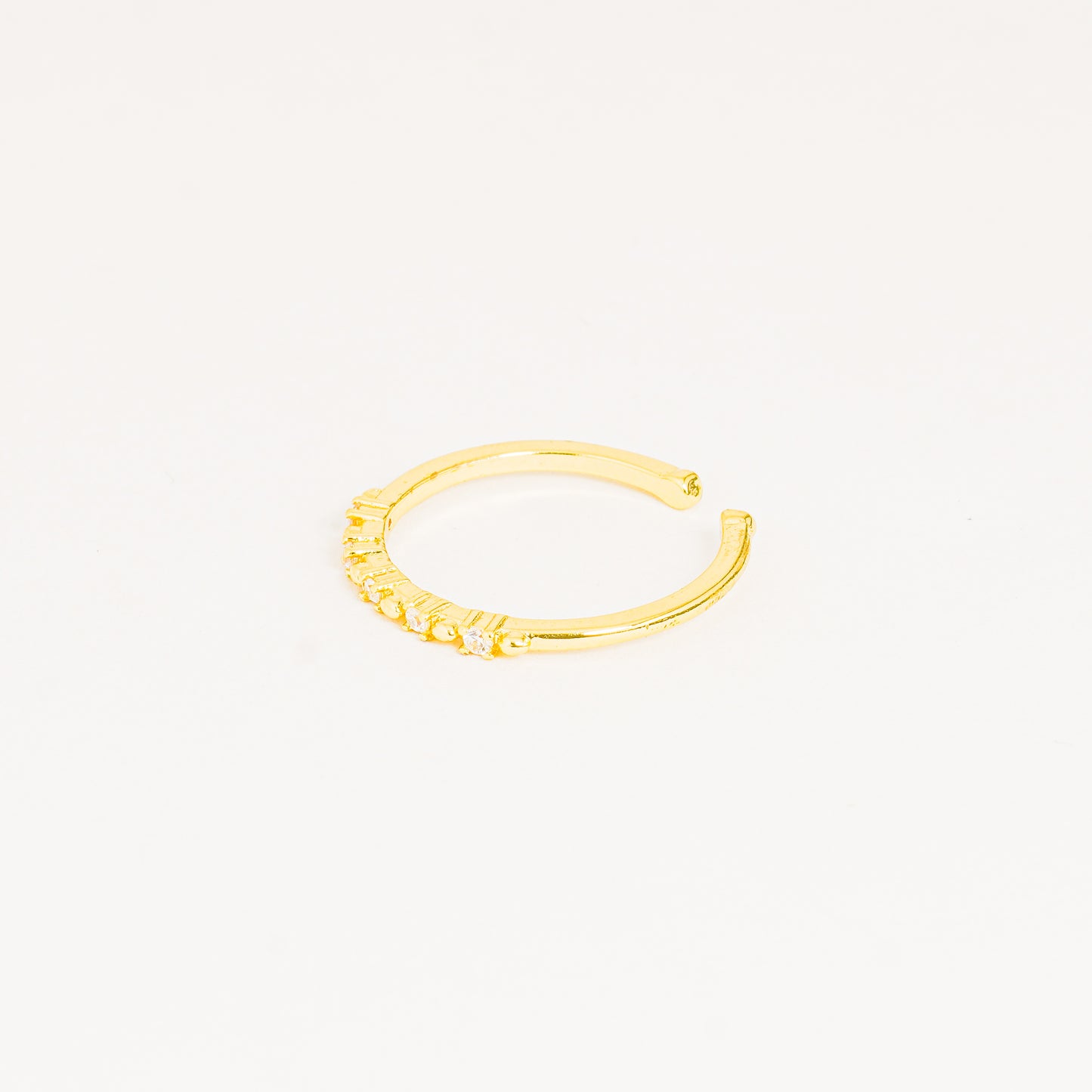 Anillo dorado solitario