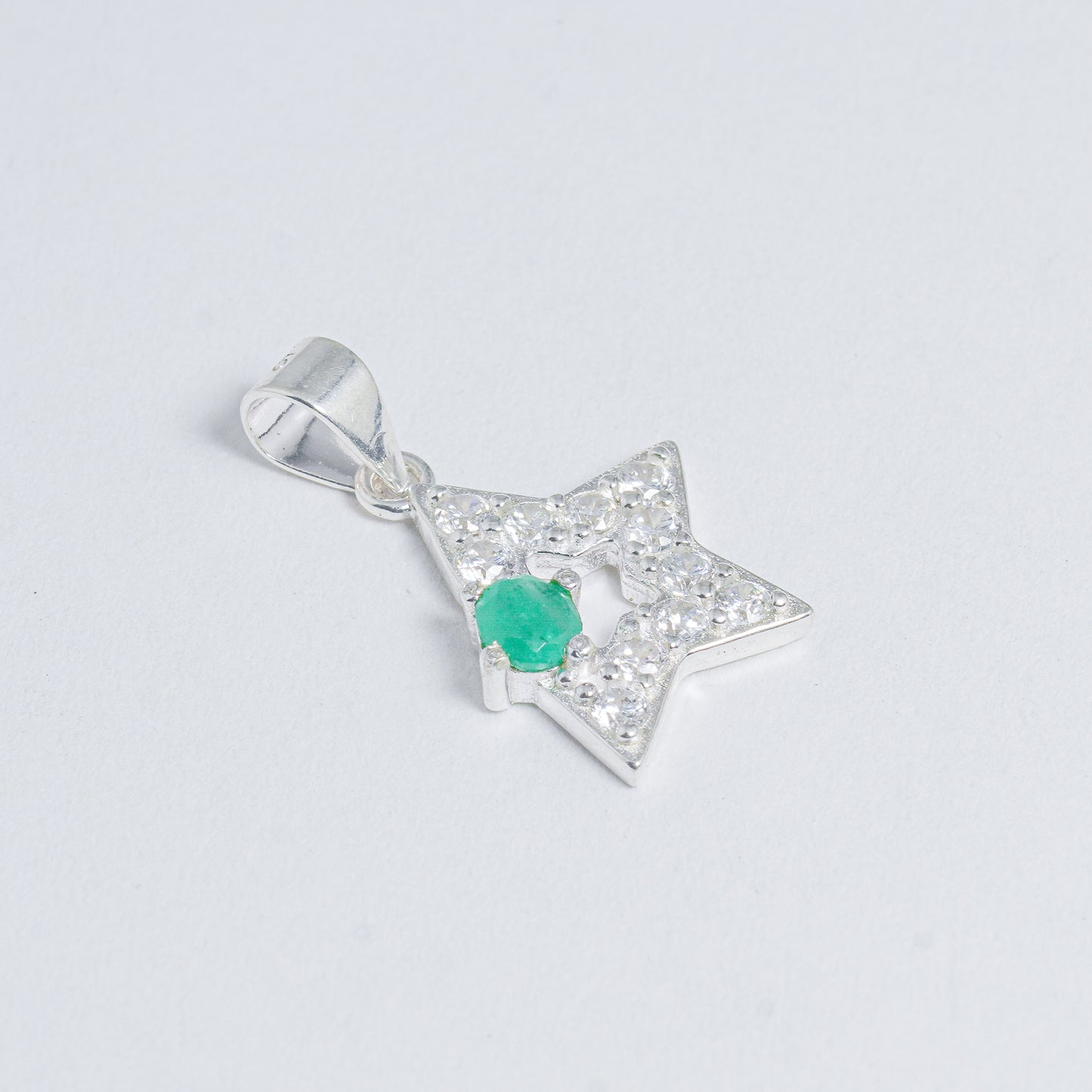 Dije De Estrella Con Esmeralda