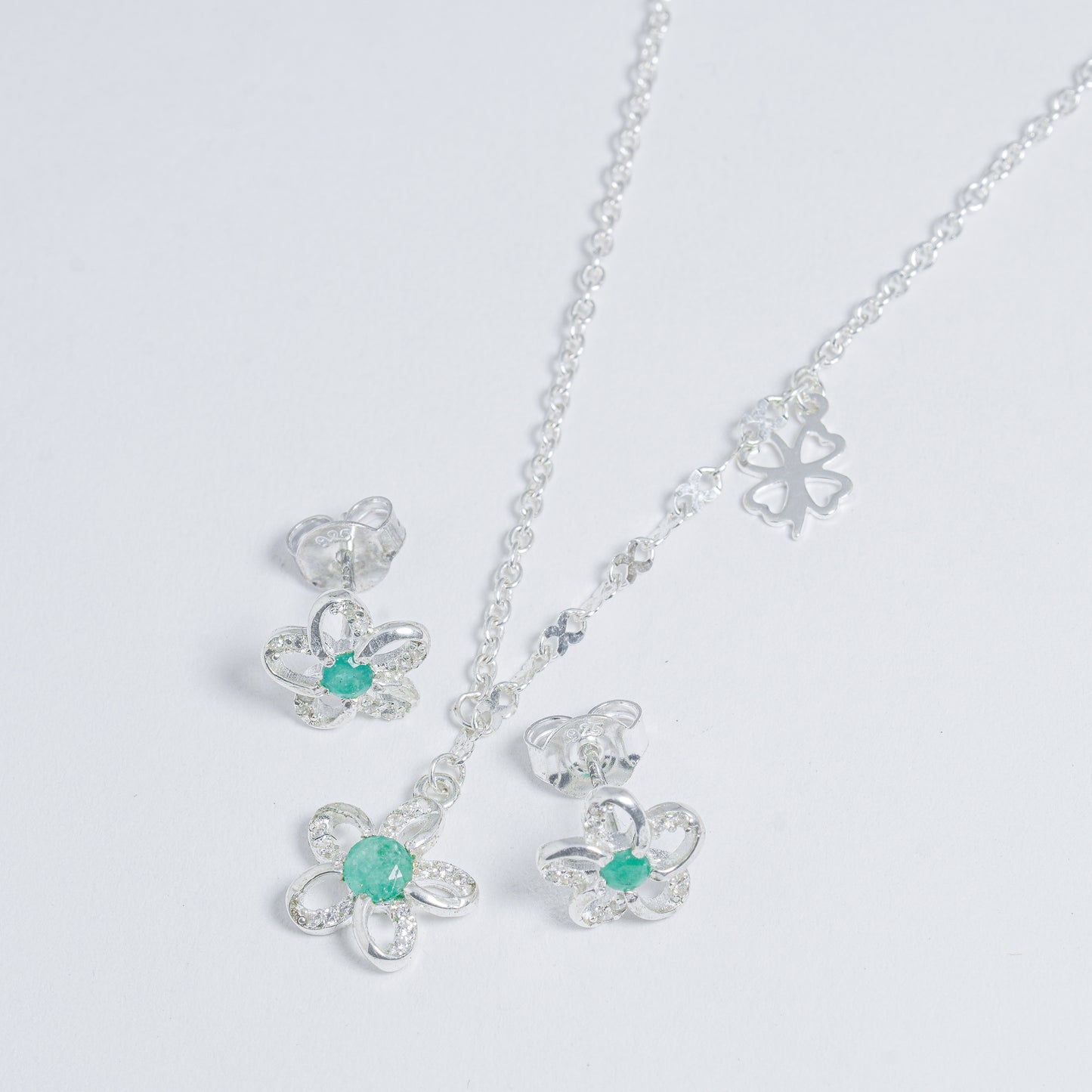 Set De Flores Con Esmeralda Y Plata