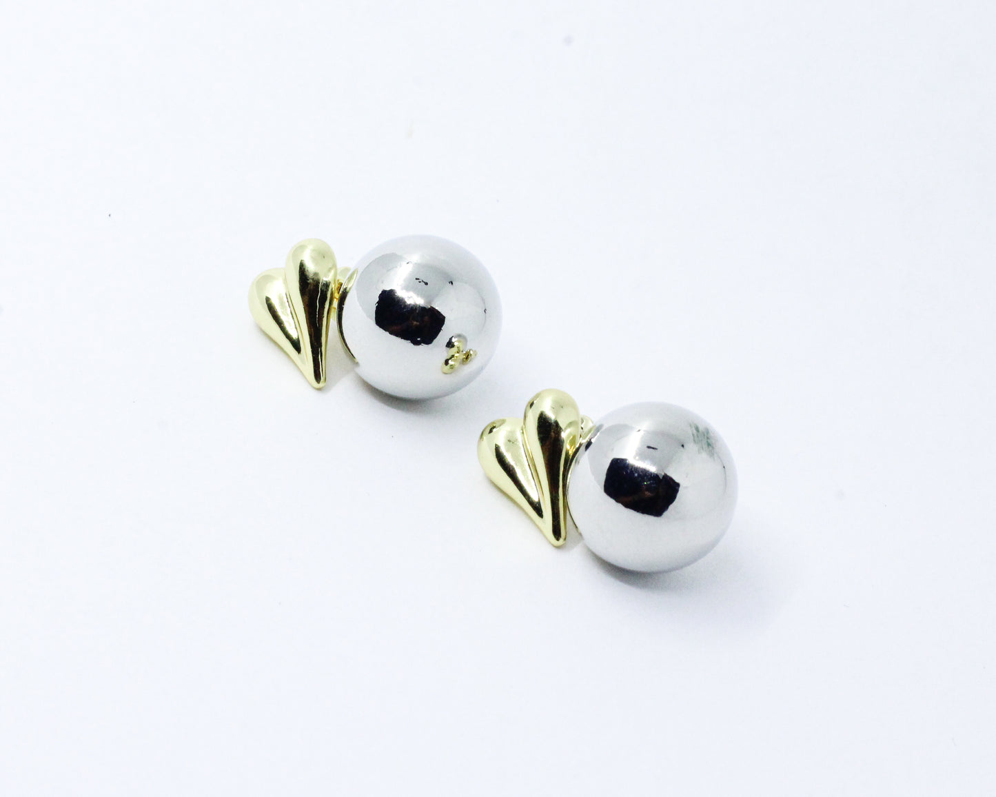Aretes Dorado Esfera Corazón