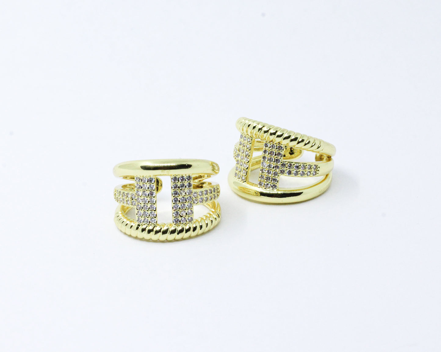 Anillo dorado brillo entorchado