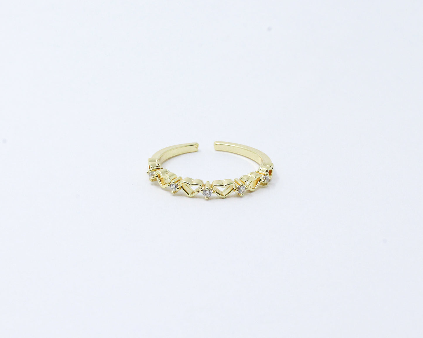 Anillo dorado corazones brillando