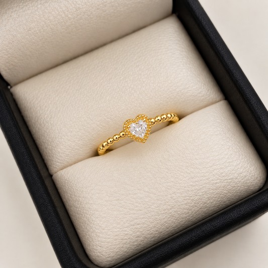Anillo dorado único corazón