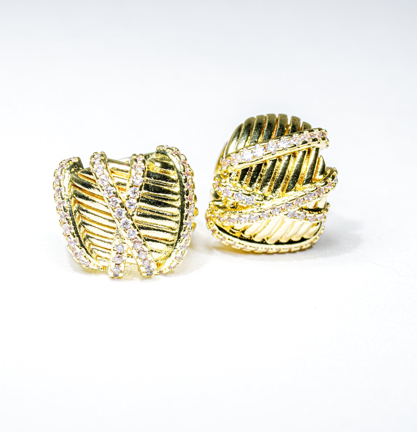 Earcuff dorado entrelazado