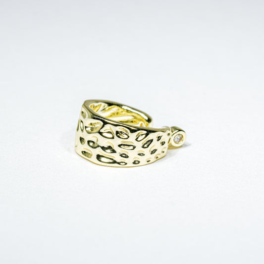 Earcuff dorado texturizado