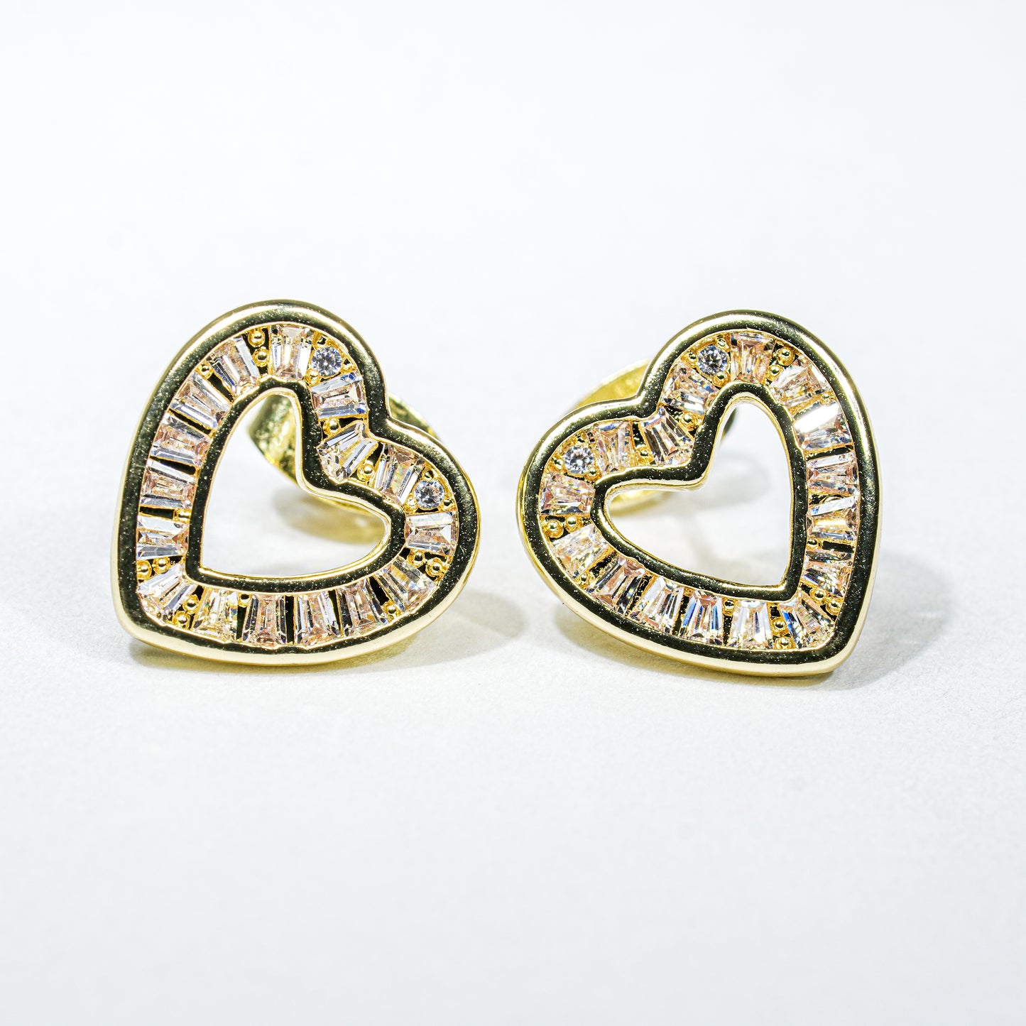 Arete silueta corazón