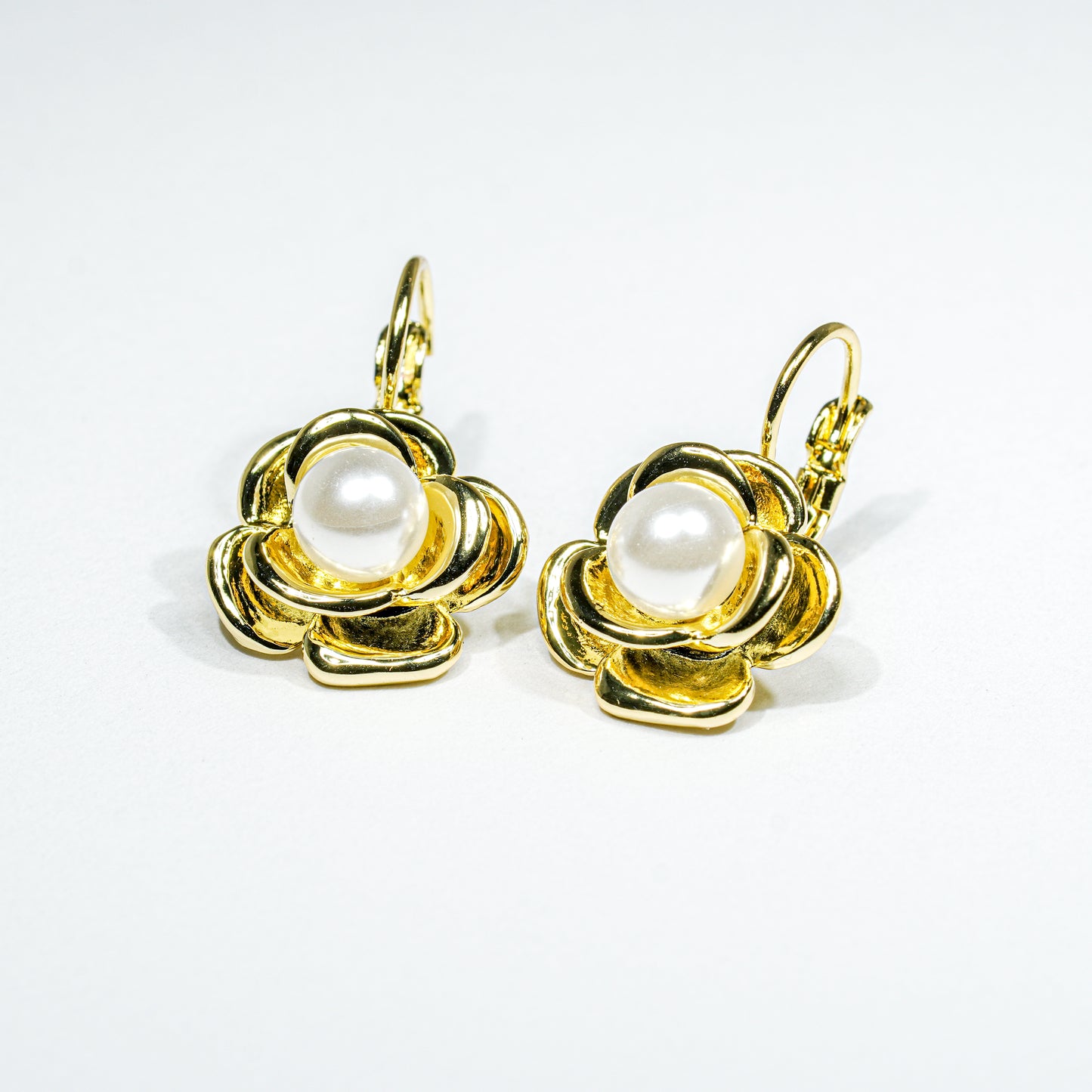 Arete flor perla