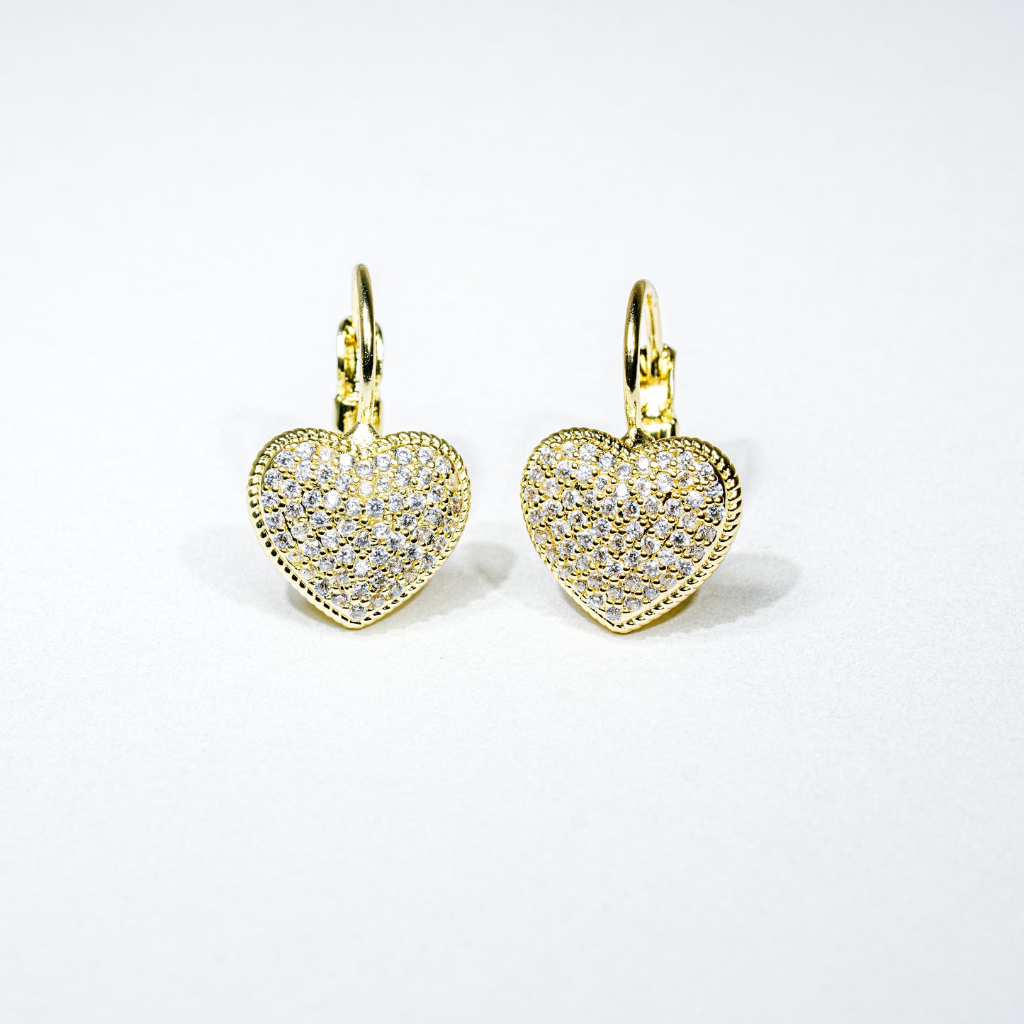 Arete corazón brillante