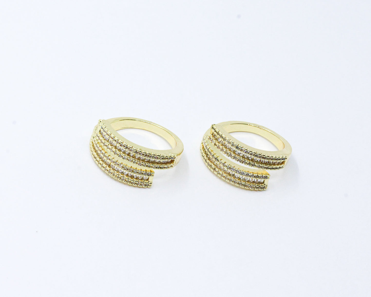 Anillo Dorado Tres Brillos