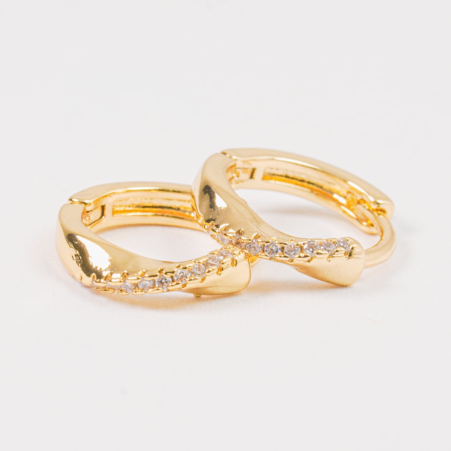 Candongas doradas con circones