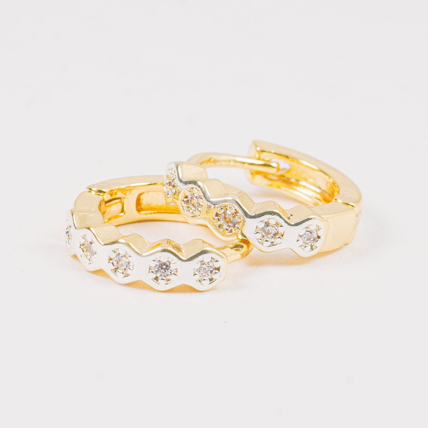 Candonga Pequeña Dorada con Piedra Blanca