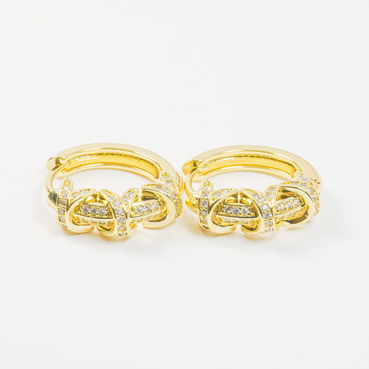 Candongas doradas nudo elegante con circones