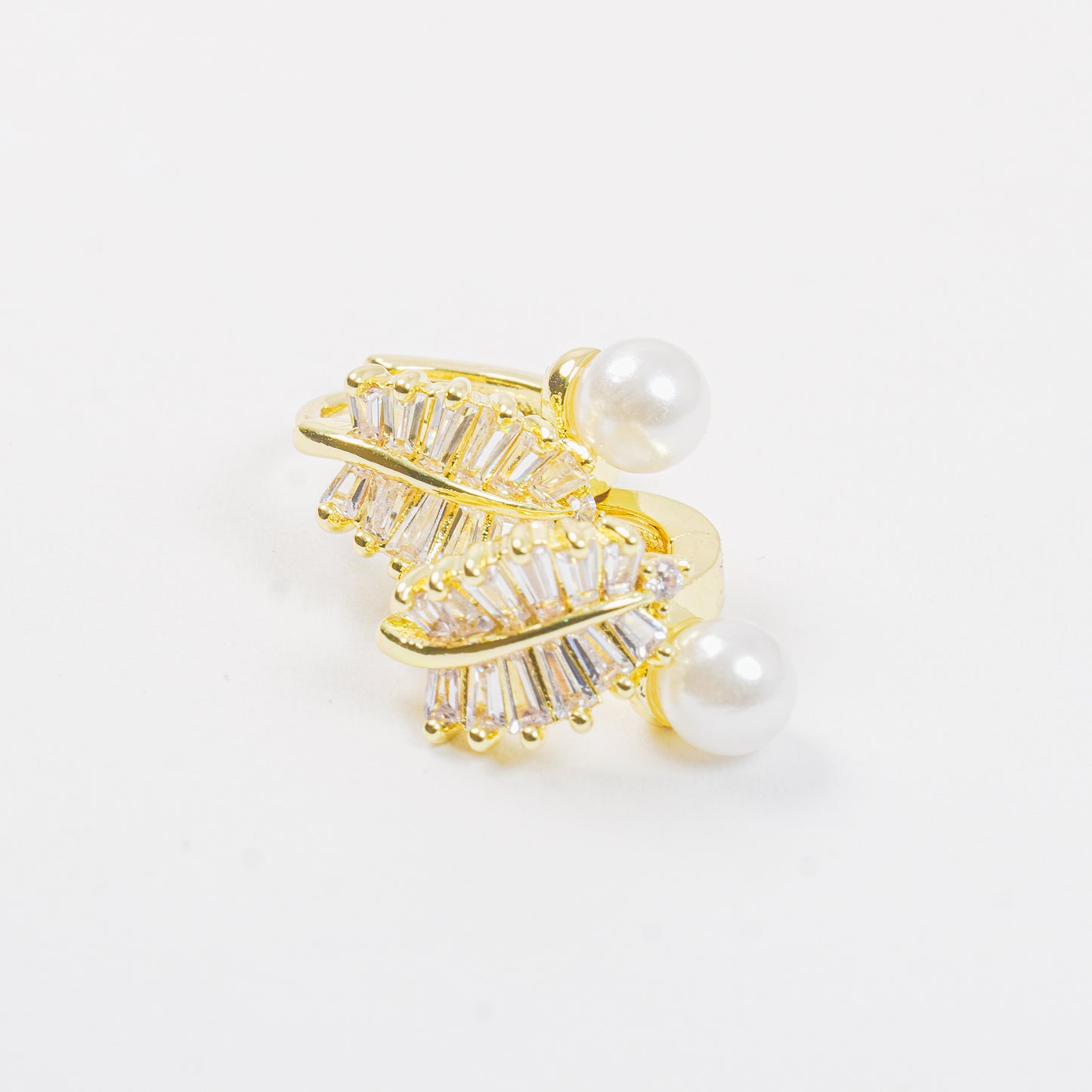 Candongas doradas con perla y detalle baguette