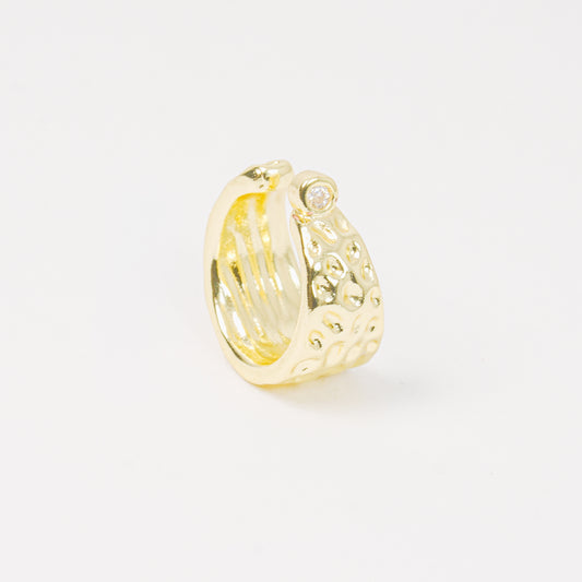 Earcuff dorado texturizado