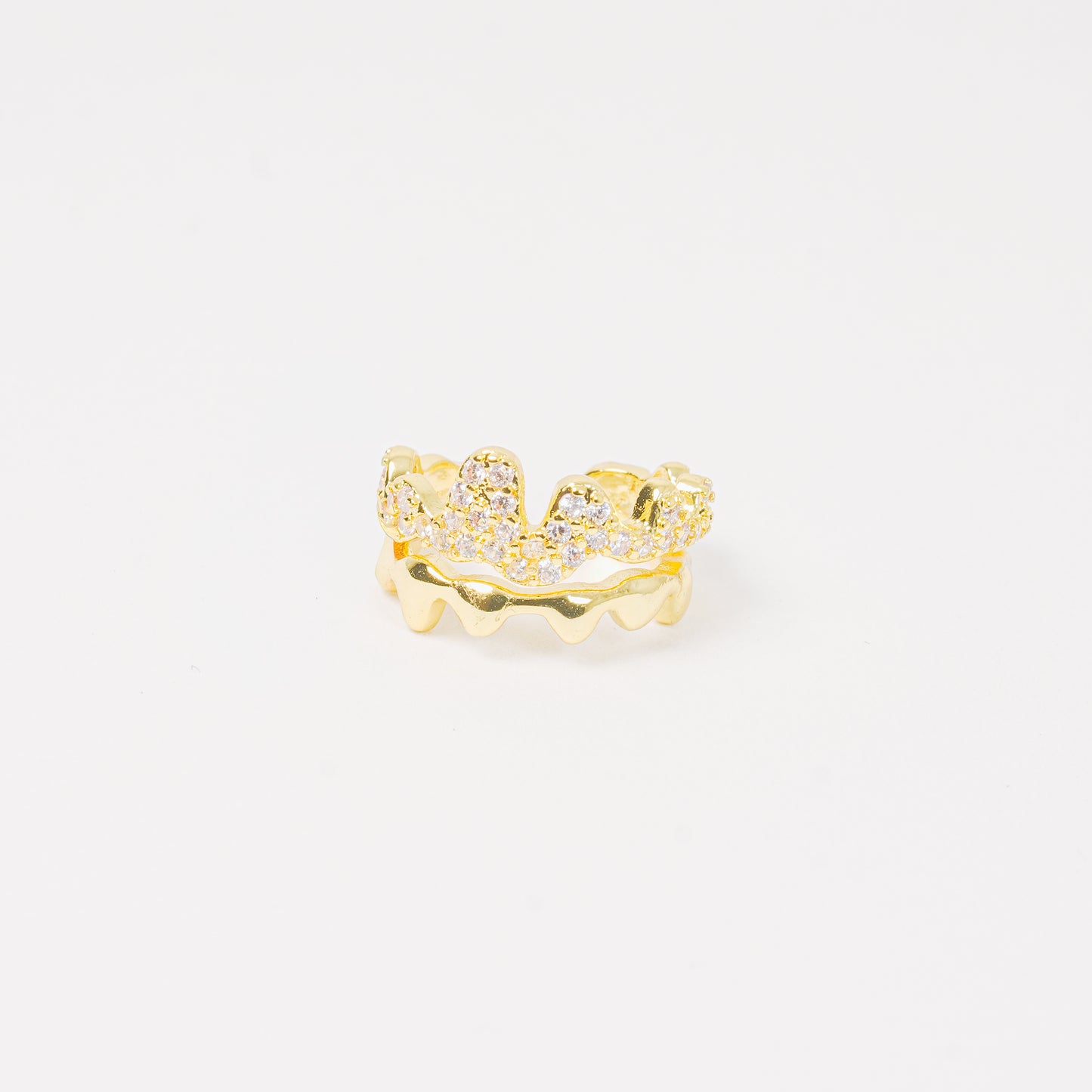 Earcuff dorado con siluetas
