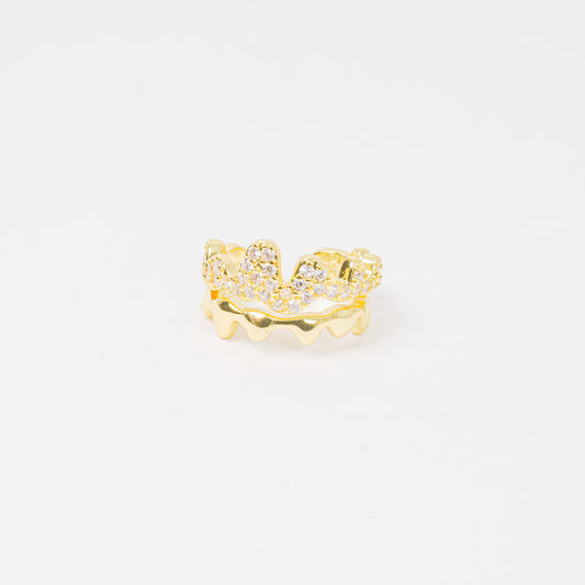 Earcuff dorado con siluetas