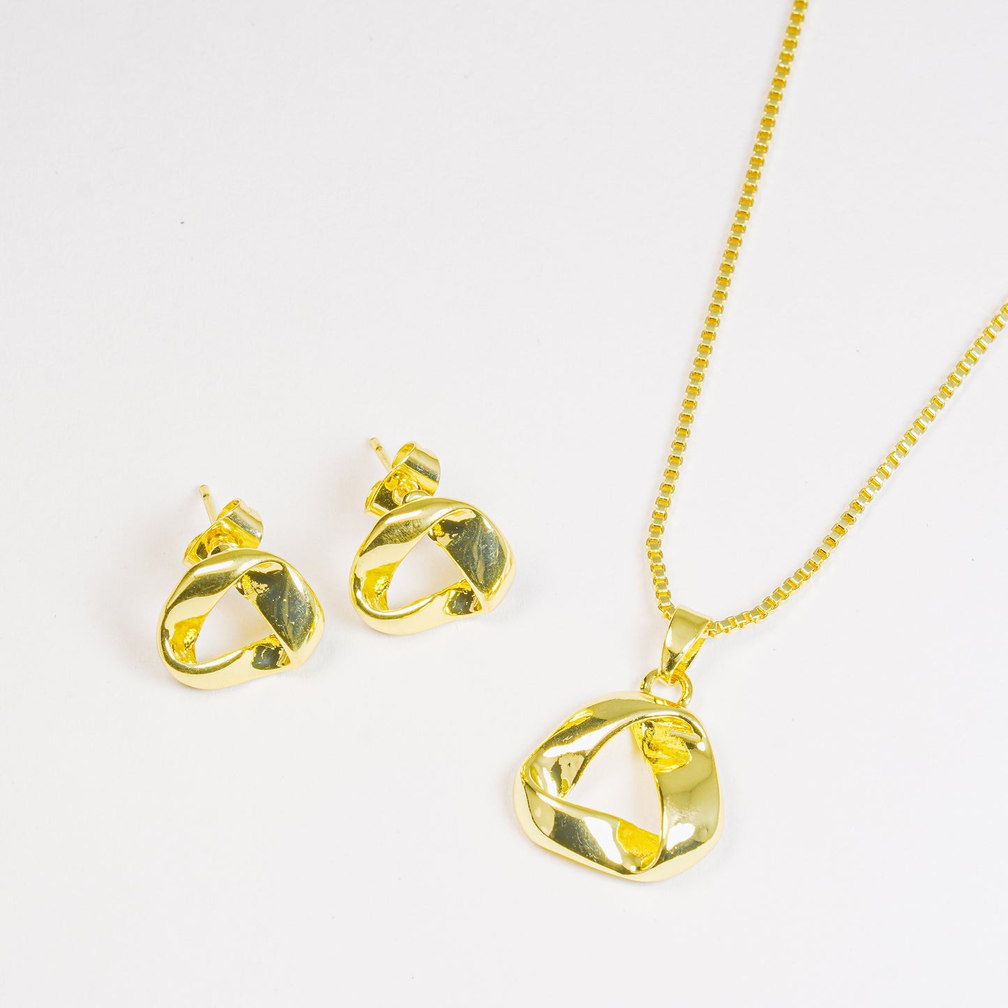 Set Aros Entrelazados Dorados