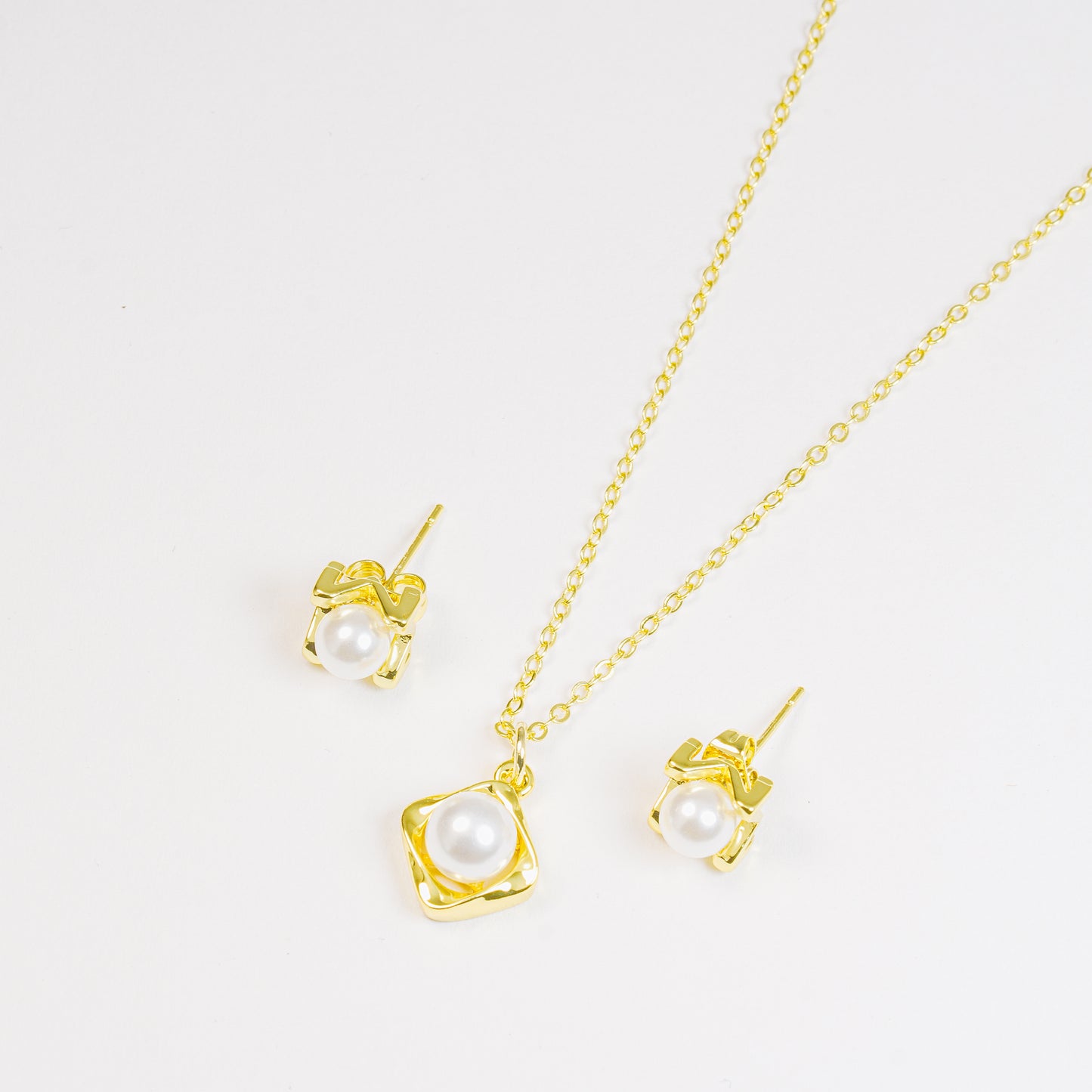 Set Perla En Montura Geometrica