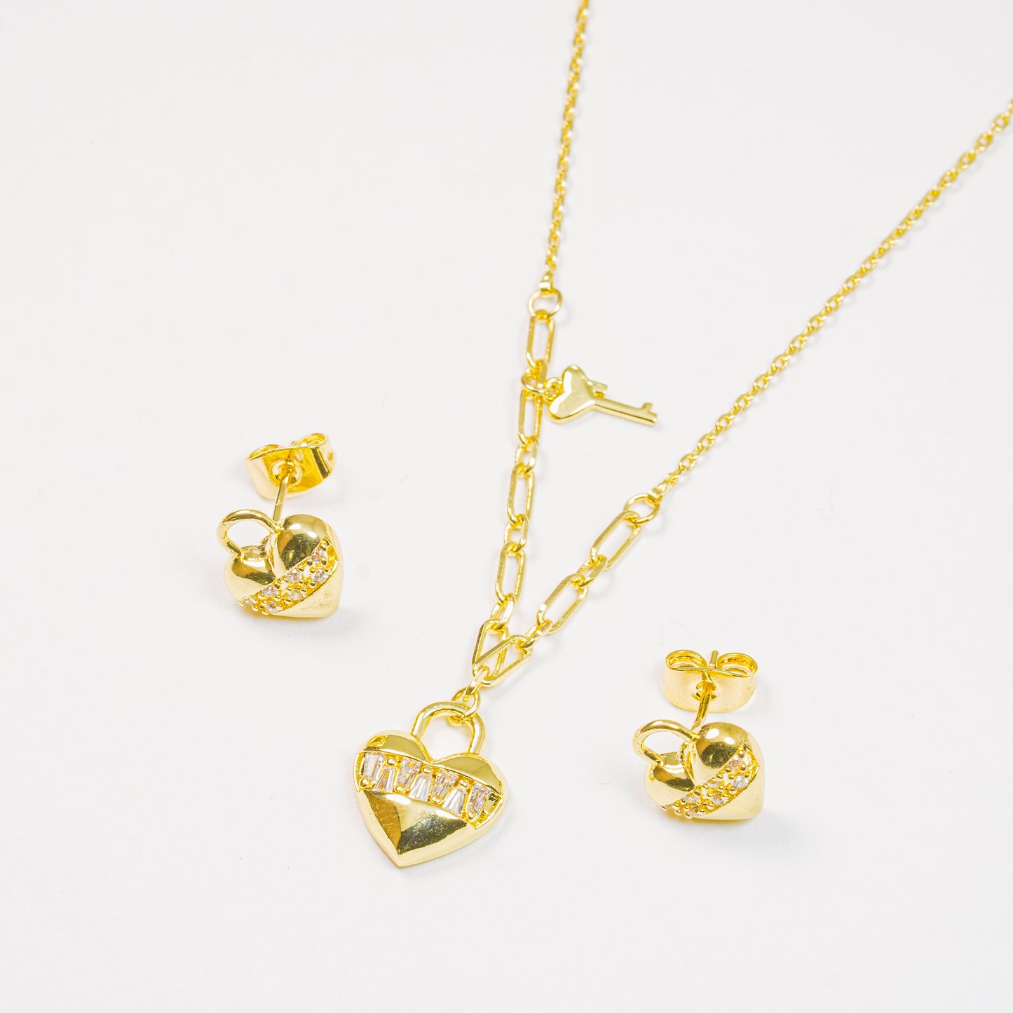 Set Corazón Dorado Con Circones Blancos