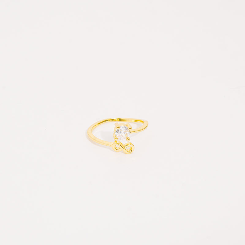 Anillo dorado infinito brillante