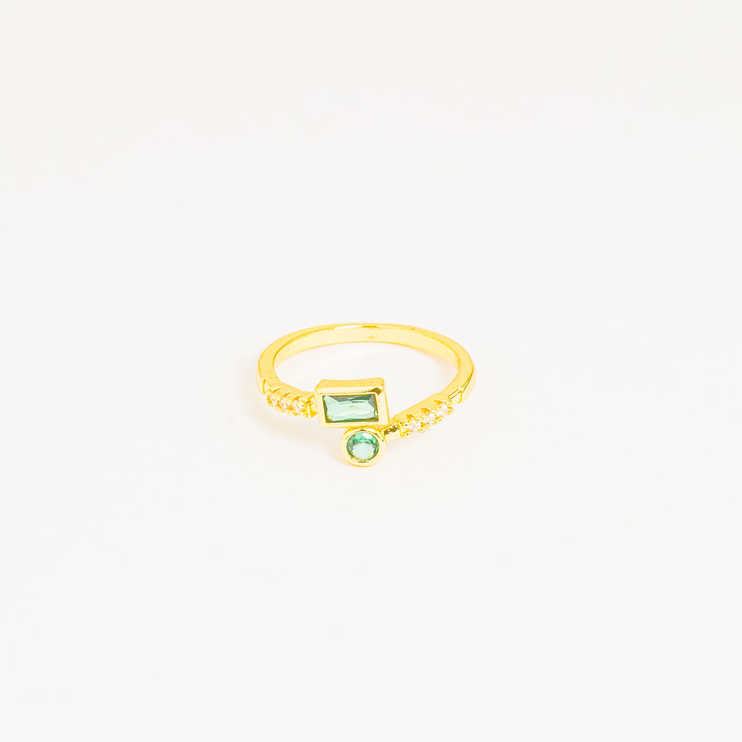 Anillo Dorado Baguette Verde Esmeralda