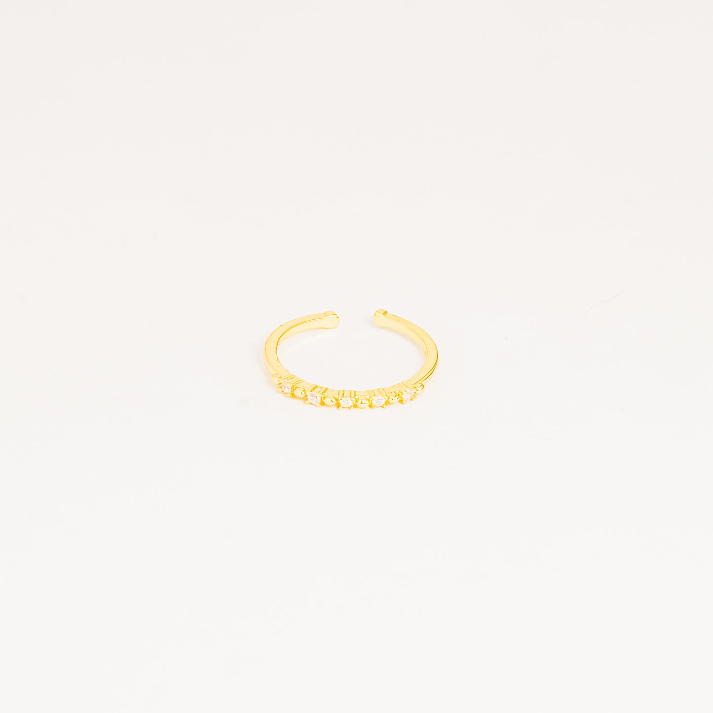 Anillo dorado solitario