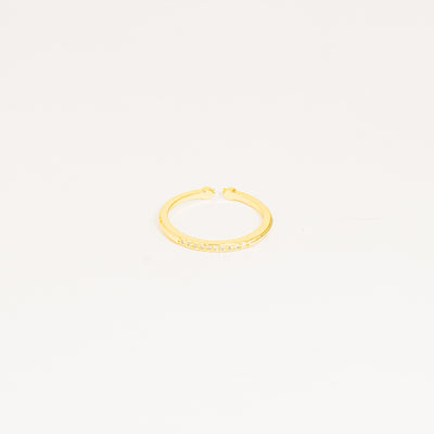 Anillo dorado y brillos