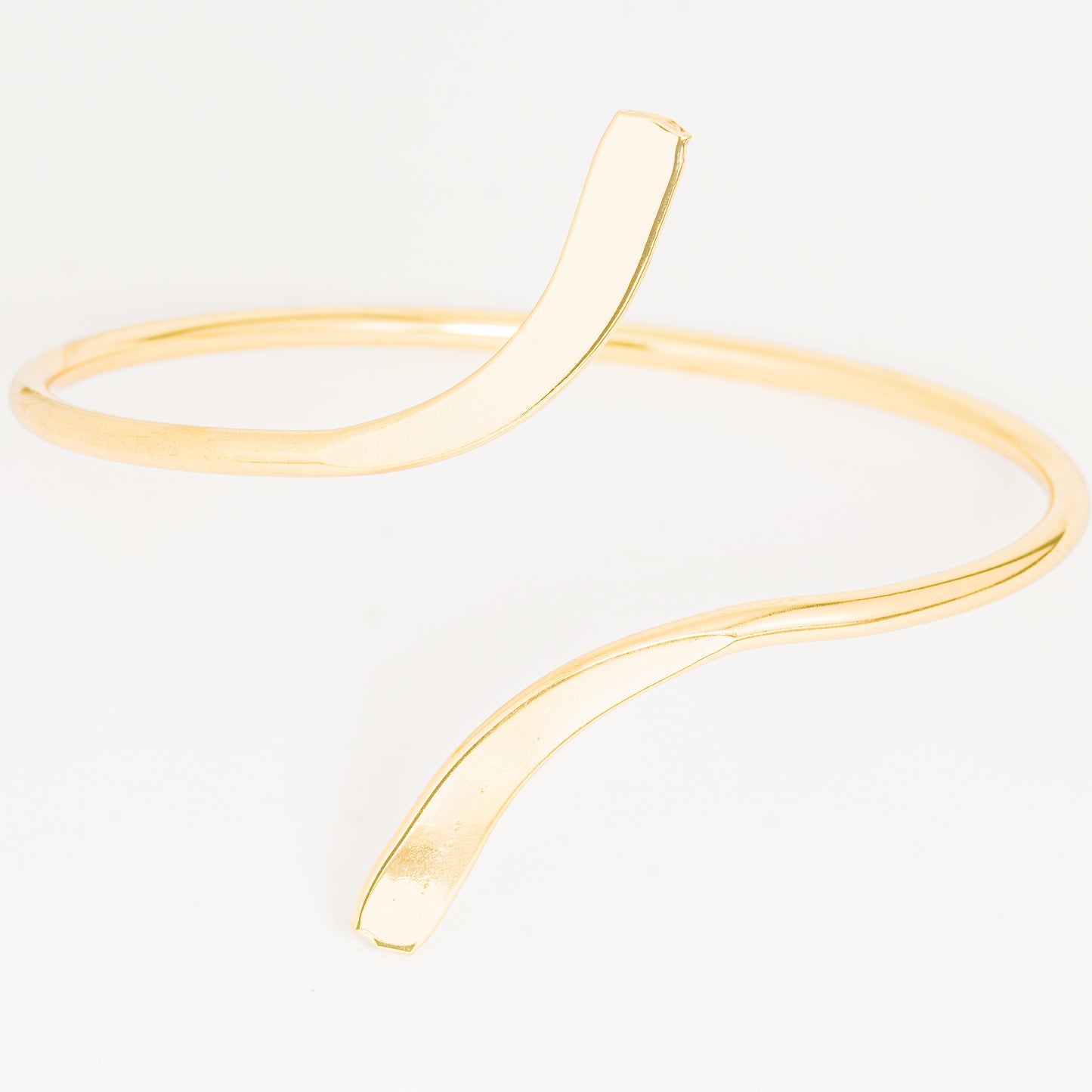 Pulsera Curvada Dorada