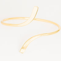 Pulsera Curvada Dorada vista 2