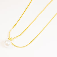 Collar Dorado Con Perla Colgante vista 1