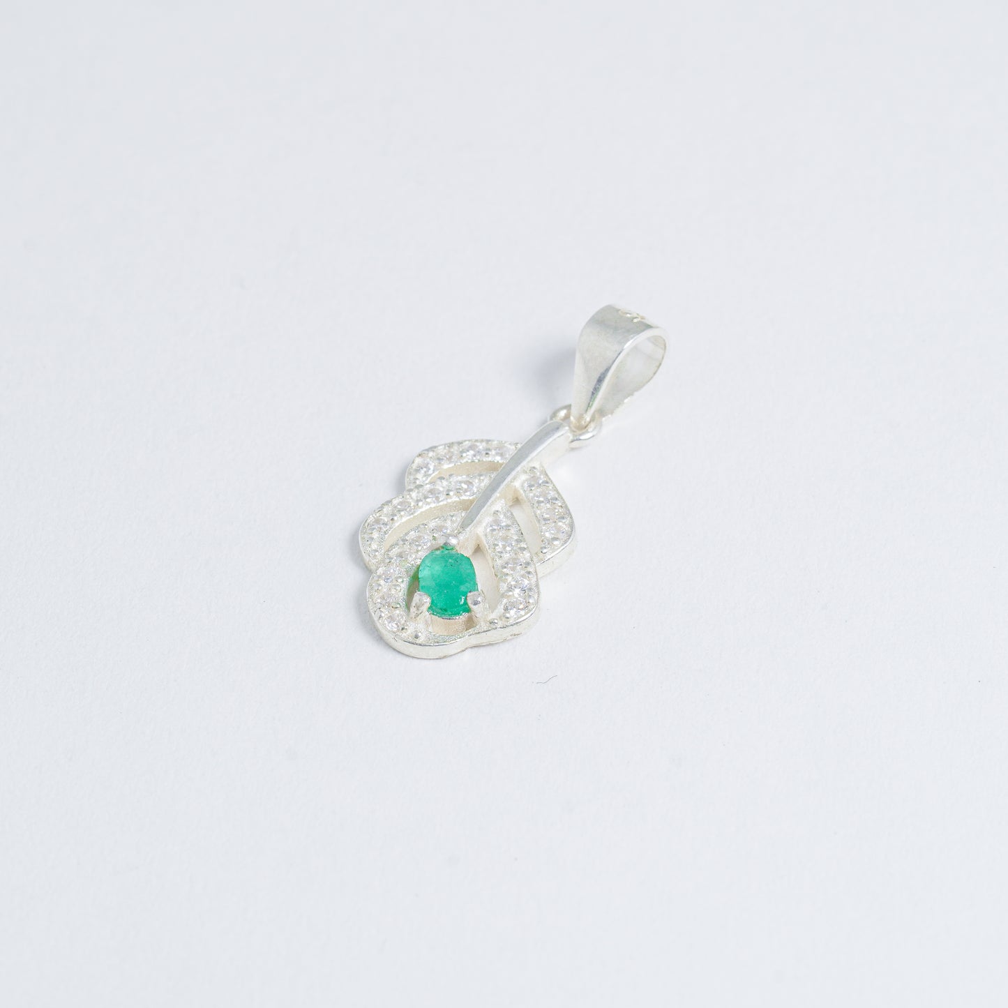Dije De Plata Con Esmeralda En Forma De Hoja