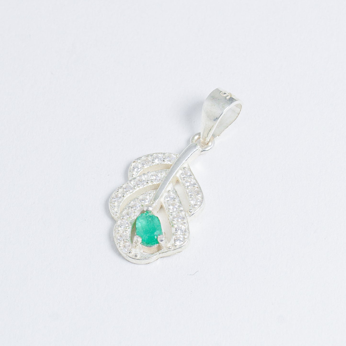 Dije De Plata Con Esmeralda En Forma De Hoja