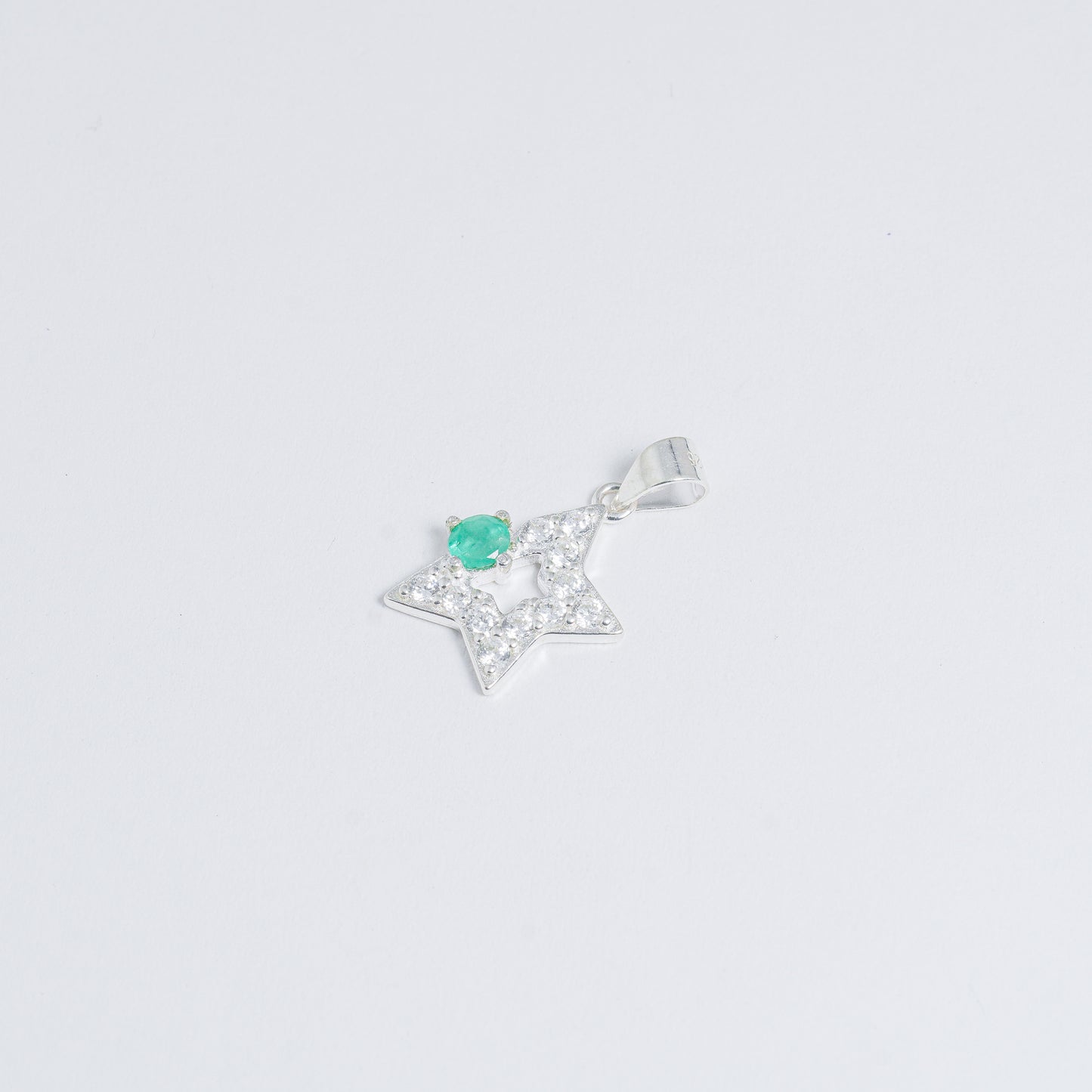 Dije De Estrella Con Esmeralda