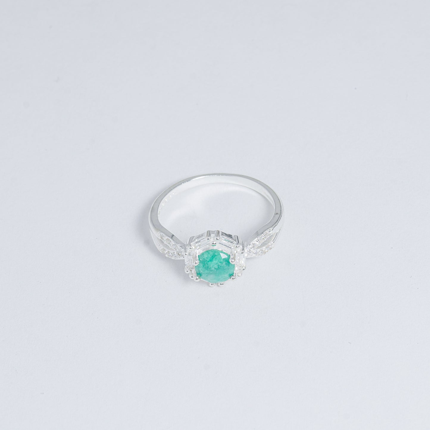 Anillo De Hexágono En Esmeralda